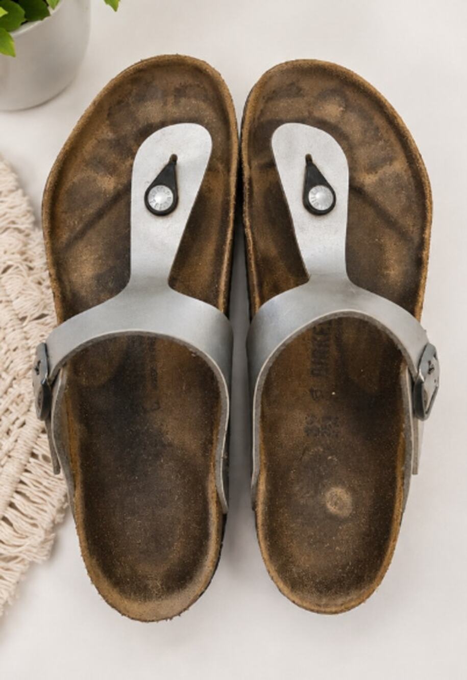 Birkenstock Gizeh Silver Thong Sandals EU 39 Women’s 8-8.5